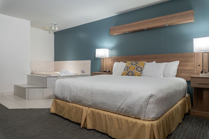 Imagen de la habitación del Hotel Days Inn and Suites By Wyndham Niagara Falls Centre St. By The Falls. Foto 19