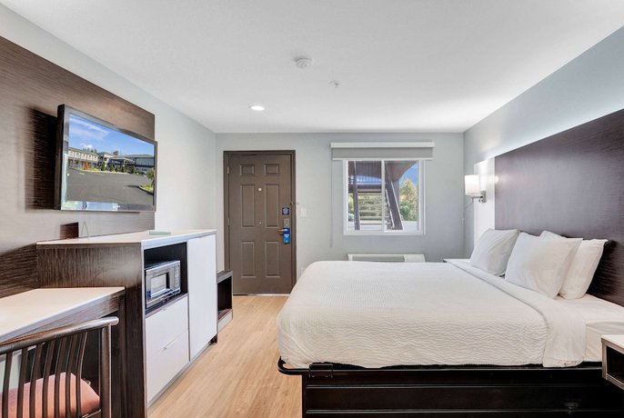 Imagen de la habitación del Hotel Days Inn and Suites By Wyndham Niagara Falls/buffalo. Foto 9