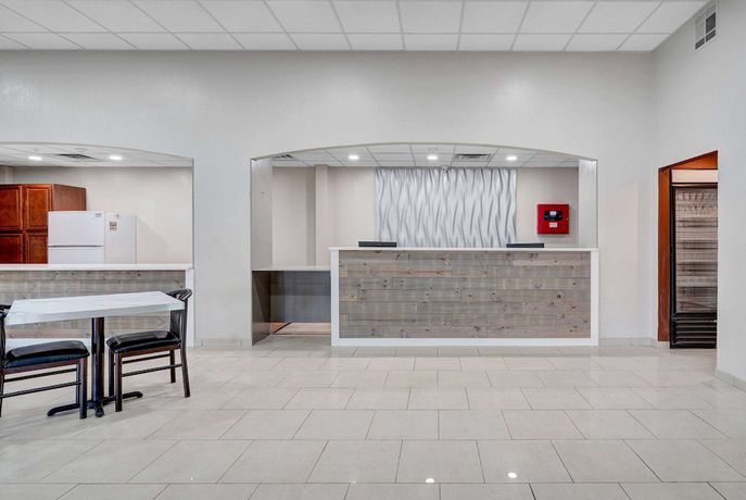 Imagen de los interiores del Hotel Days Inn and Suites By Wyndham Niagara Falls/buffalo. Foto 16