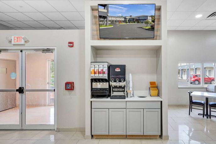 Imagen de los interiores del Hotel Days Inn and Suites By Wyndham Niagara Falls/buffalo. Foto 18