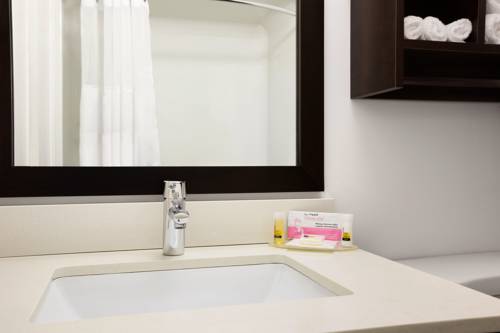 Imagen de la habitación del Hotel Days Inn and Suites By Wyndham North Bay Downtown. Foto 2