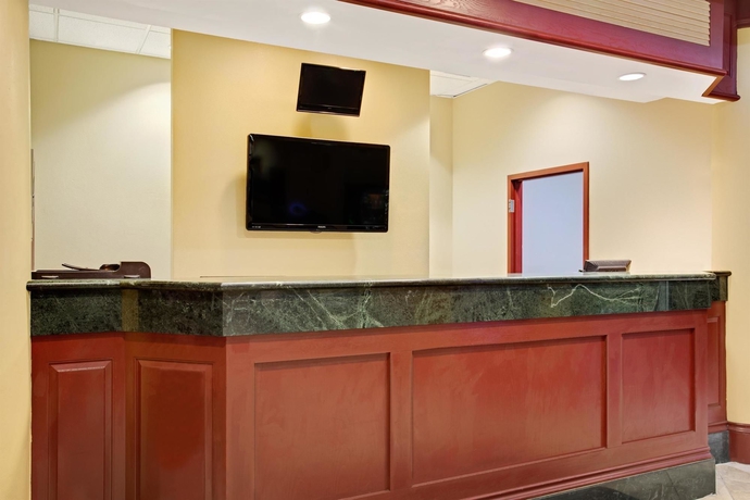 Imagen de los interiores del Hotel Days Inn and Suites By Wyndham Orlando Airport. Foto 10