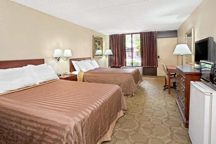 Imagen de la habitación del Hotel Days Inn and Suites By Wyndham Orlando Airport. Foto 8