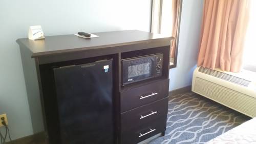Imagen de la habitación del Hotel Days Inn and Suites By Wyndham Peachtree Corners/norcross. Foto 5