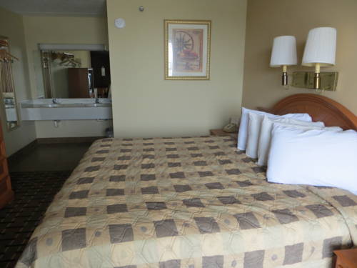 Imagen de la habitación del Hotel Days Inn and Suites By Wyndham Pigeon Forge. Foto 14