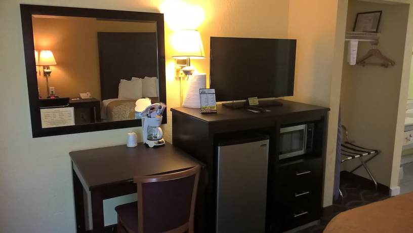 Imagen de la habitación del Hotel Days Inn and Suites By Wyndham Port Richey. Foto 2