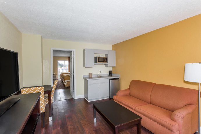 Imagen de la habitación del Hotel Days Inn and Suites By Wyndham Port Richey. Foto 3