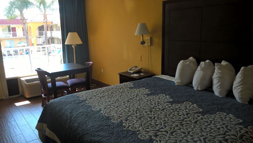 Imagen de la habitación del Hotel Days Inn and Suites By Wyndham Port Richey. Foto 4