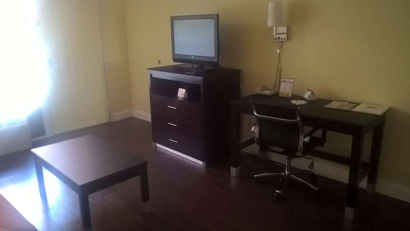 Imagen de la habitación del Hotel Days Inn and Suites By Wyndham Port Richey. Foto 6