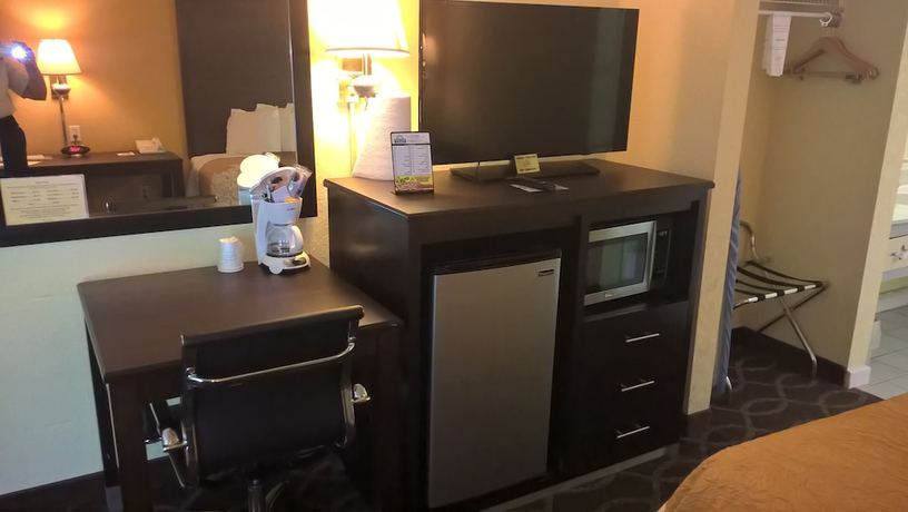 Imagen de la habitación del Hotel Days Inn and Suites By Wyndham Port Richey. Foto 8