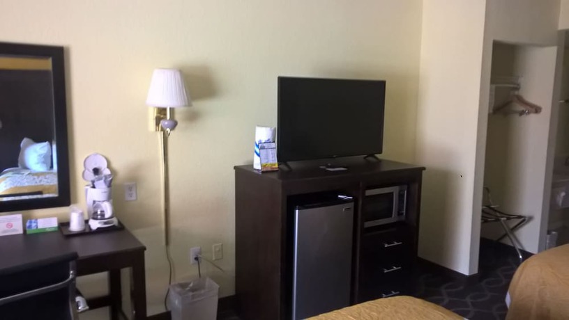 Imagen de la habitación del Hotel Days Inn and Suites By Wyndham Port Richey. Foto 10