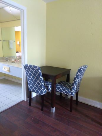 Imagen de la habitación del Hotel Days Inn and Suites By Wyndham Port Richey. Foto 12