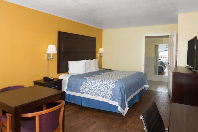 Imagen de la habitación del Hotel Days Inn and Suites By Wyndham Port Richey. Foto 13