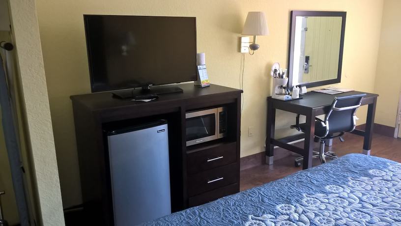 Imagen de la habitación del Hotel Days Inn and Suites By Wyndham Port Richey. Foto 15