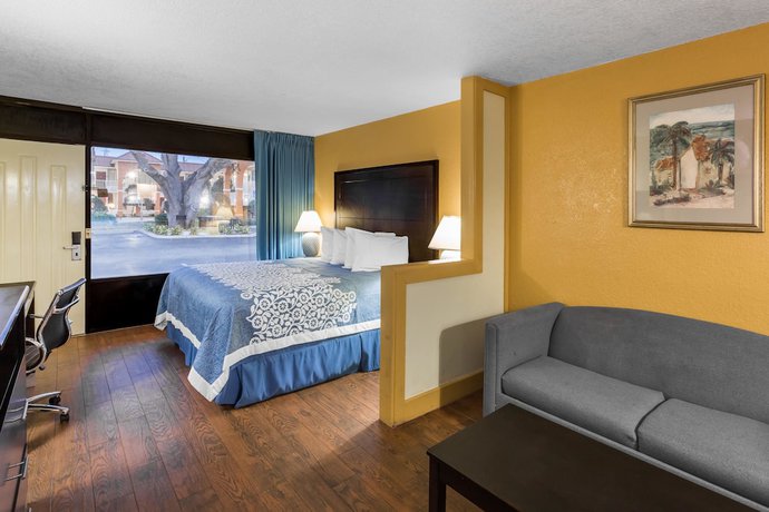 Imagen de la habitación del Hotel Days Inn and Suites By Wyndham Port Richey. Foto 16