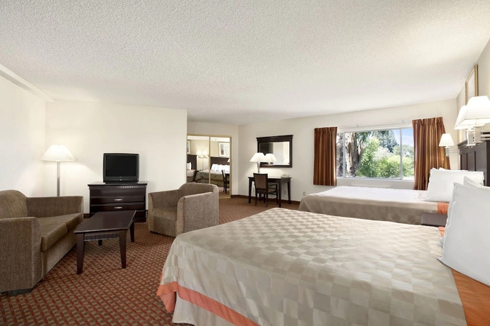 Imagen de la habitación del Hotel Days Inn and Suites By Wyndham Rancho Cordova. Foto 8