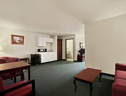 Imagen de la habitación del Hotel Days Inn and Suites By Wyndham Romeoville. Foto 5