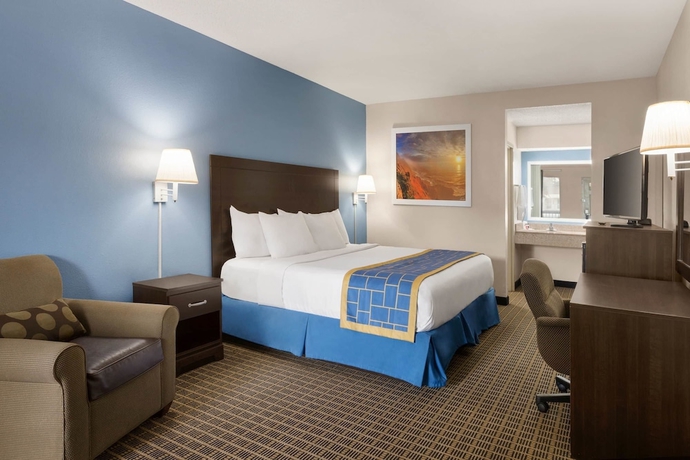 Imagen de la habitación del Hotel Days Inn and Suites By Wyndham Savannah Midtown. Foto 12