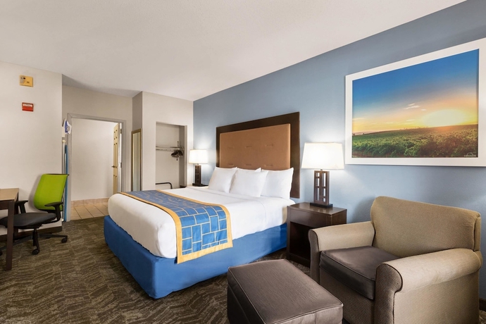 Imagen de la habitación del Hotel Days Inn and Suites By Wyndham Savannah Midtown. Foto 13