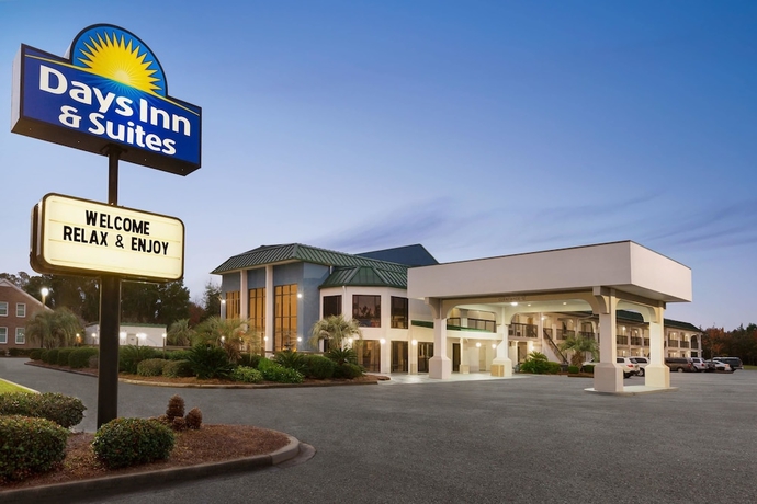 Imagen general del Hotel Days Inn and Suites By Wyndham Savannah Midtown. Foto 2