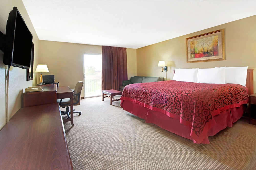 Imagen de la habitación del Hotel Days Inn and Suites By Wyndham St. Louis/westport Plaza. Foto 6