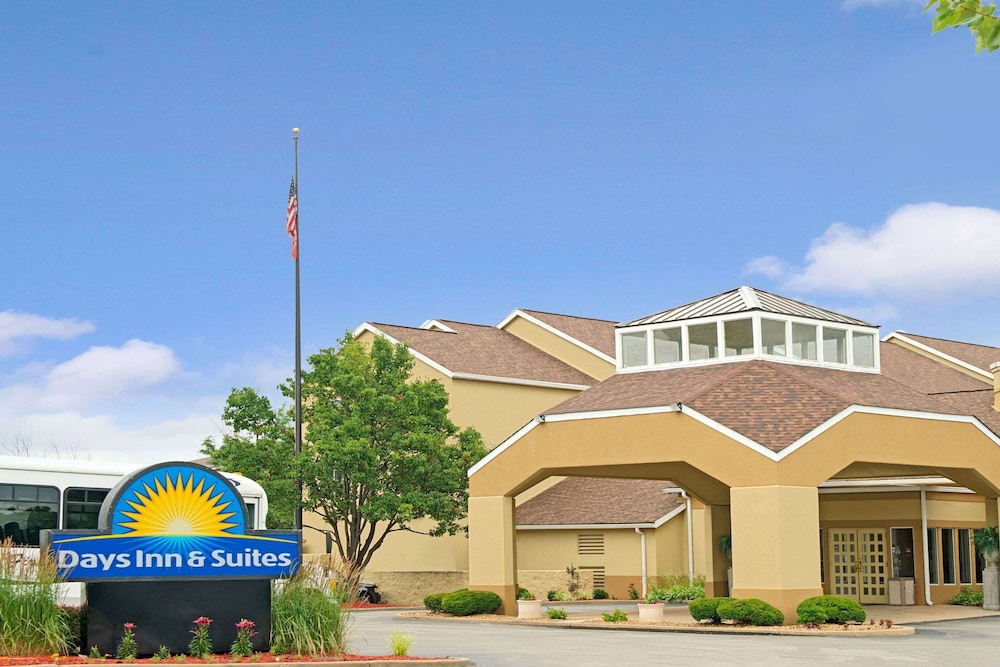 Imagen general del Hotel Days Inn and Suites By Wyndham St. Louis/westport Plaza. Foto 1