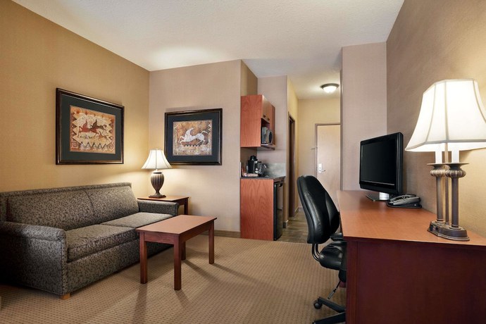 Imagen de la habitación del Hotel Days Inn and Suites By Wyndham Strathmore. Foto 14