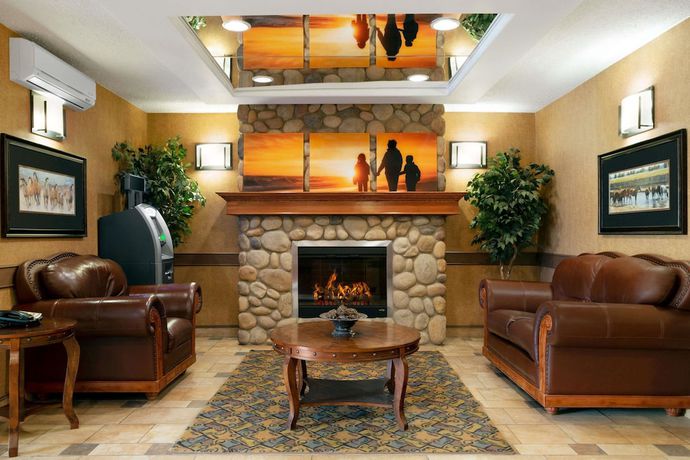 Imagen de los interiores del Hotel Days Inn and Suites By Wyndham Strathmore. Foto 17