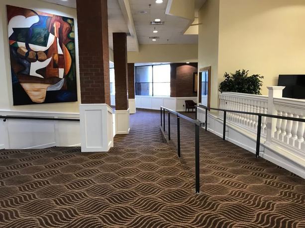 Imagen de los interiores del Hotel Days Inn and Suites By Wyndham Tallahassee Conf Center I-10. Foto 12