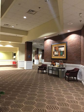 Imagen de los interiores del Hotel Days Inn and Suites By Wyndham Tallahassee Conf Center I-10. Foto 13