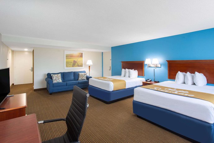 Imagen de la habitación del Hotel Days Inn and Suites By Wyndham Tallahassee Conf Center I-10. Foto 3