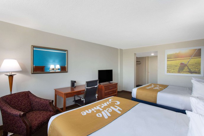Imagen de la habitación del Hotel Days Inn and Suites By Wyndham Tallahassee Conf Center I-10. Foto 4