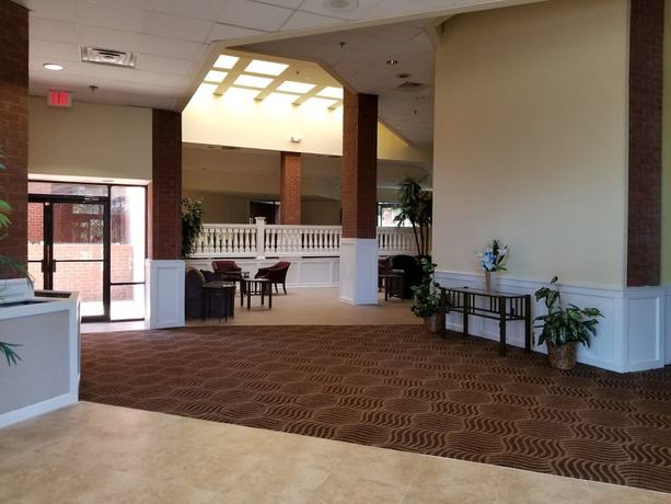 Imagen de los interiores del Hotel Days Inn and Suites By Wyndham Tallahassee Conf Center I-10. Foto 14