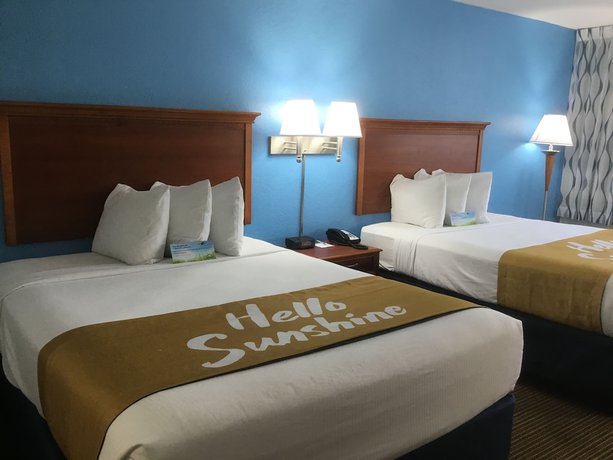 Imagen de la habitación del Hotel Days Inn and Suites By Wyndham Tallahassee Conf Center I-10. Foto 6