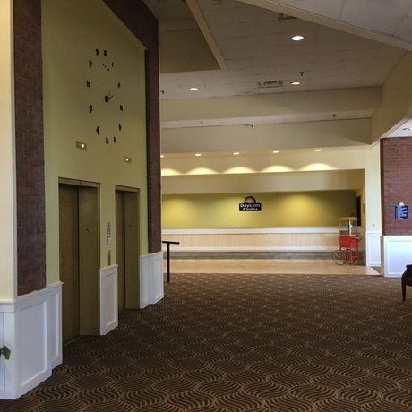 Imagen de los interiores del Hotel Days Inn and Suites By Wyndham Tallahassee Conf Center I-10. Foto 18