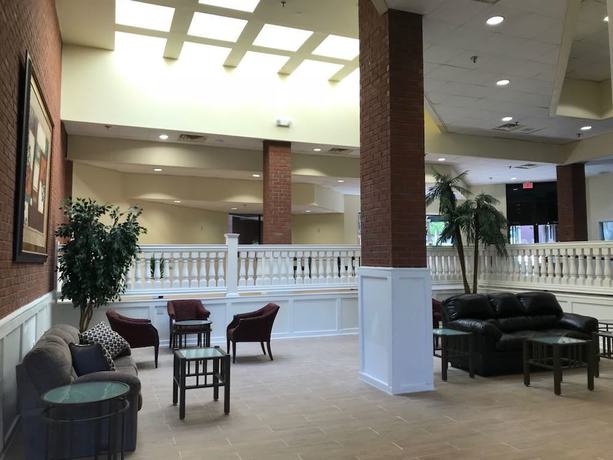 Imagen de los interiores del Hotel Days Inn and Suites By Wyndham Tallahassee Conf Center I-10. Foto 19