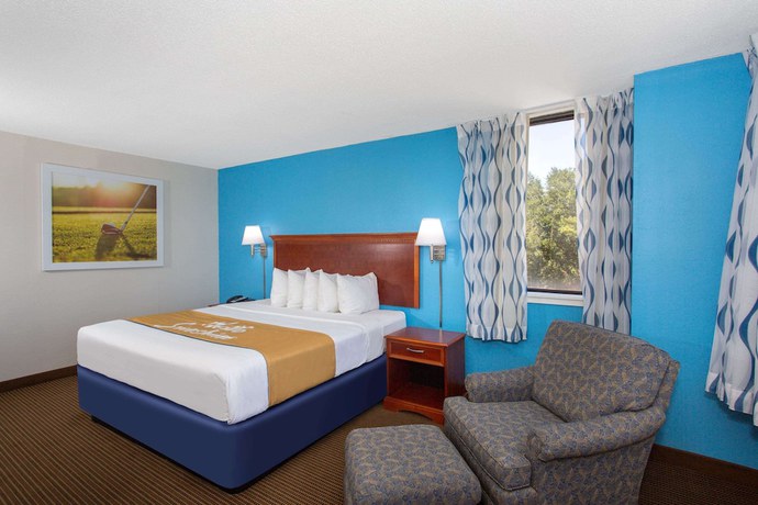 Imagen de la habitación del Hotel Days Inn and Suites By Wyndham Tallahassee Conf Center I-10. Foto 10