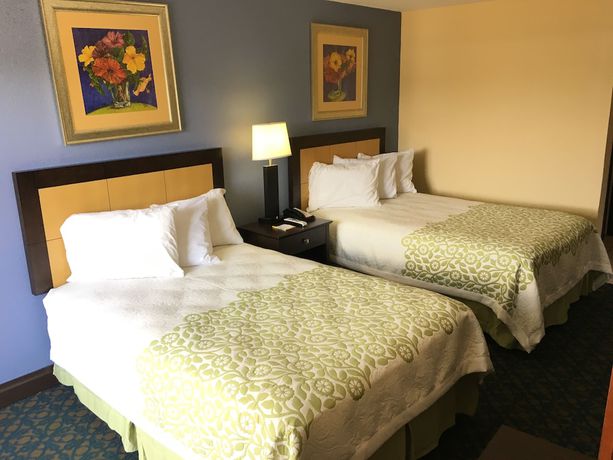 Imagen de la habitación del Hotel Days Inn and Suites By Wyndham Tampa Near Ybor City. Foto 13