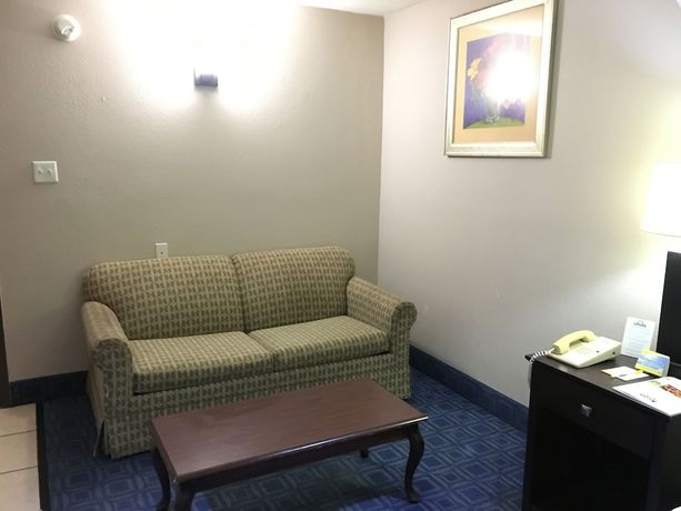 Imagen de la habitación del Hotel Days Inn and Suites By Wyndham Tampa Near Ybor City. Foto 14