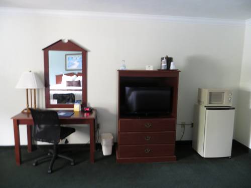 Imagen de la habitación del Hotel Days Inn and Suites By Wyndham Tucker/northlake. Foto 4
