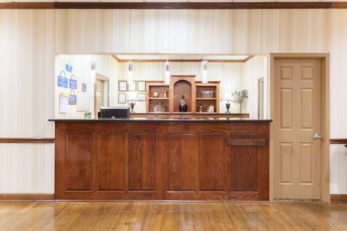 Imagen de la habitación del Hotel Days Inn and Suites By Wyndham Tucker/northlake. Foto 7