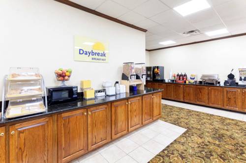 Imagen de la habitación del Hotel Days Inn and Suites By Wyndham Tucker/northlake. Foto 8