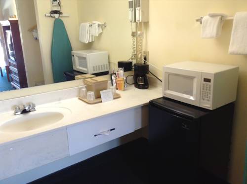 Imagen de la habitación del Hotel Days Inn and Suites By Wyndham Tucker/northlake. Foto 15