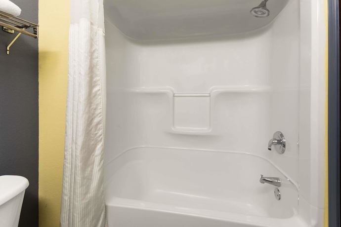 Imagen de la habitación del Hotel Days Inn and Suites By Wyndham Union City. Foto 10
