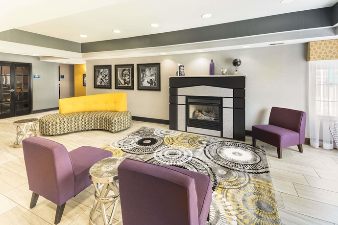 Imagen de los interiores del Hotel Days Inn and Suites By Wyndham Union City. Foto 16