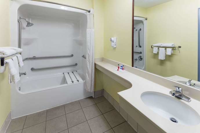 Imagen de la habitación del Hotel Days Inn and Suites By Wyndham Union City. Foto 15