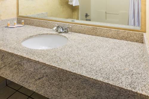 Imagen de la habitación del Hotel Days Inn and Suites By Wyndham Vancouver. Foto 5