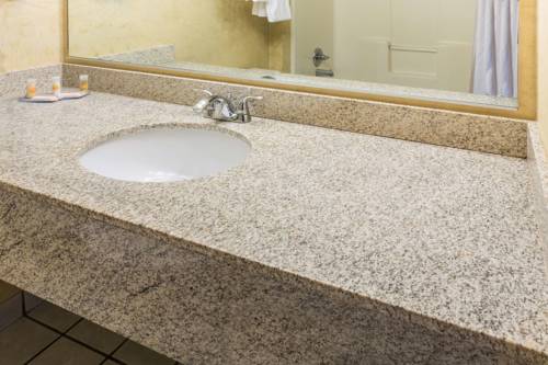 Imagen de la habitación del Hotel Days Inn and Suites By Wyndham Vancouver. Foto 6