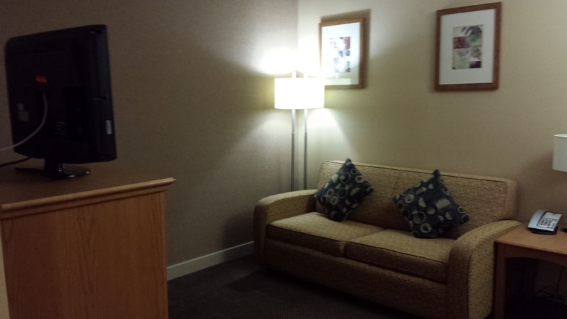 Imagen de la habitación del Hotel Days Inn and Suites By Wyndham West Edmonton. Foto 2