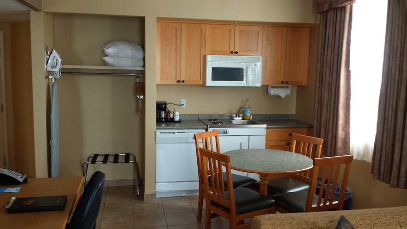 Imagen de la habitación del Hotel Days Inn and Suites By Wyndham West Edmonton. Foto 4